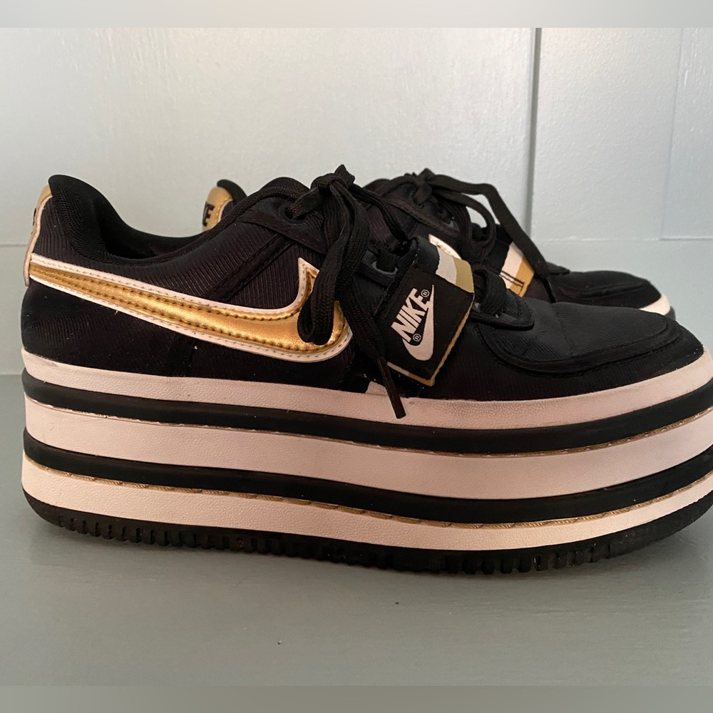 Nike womens Vandal 2K